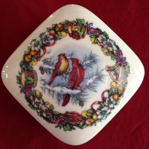 Vintage 1990 Christmas Music Box Plays “Joy To The World”